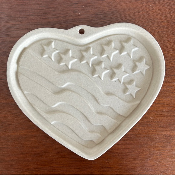 Two Pampered Chef Stoneware Cookie Molds Peace on Earth Heart /Patriotic Heart - Picture 6 of 8
